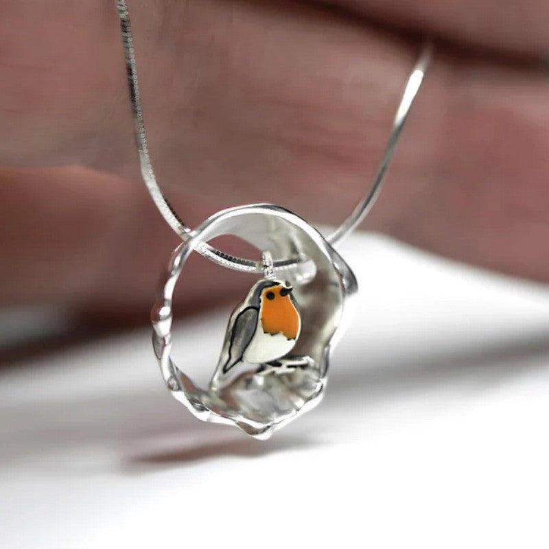 Collier avec un Rouge-gorge