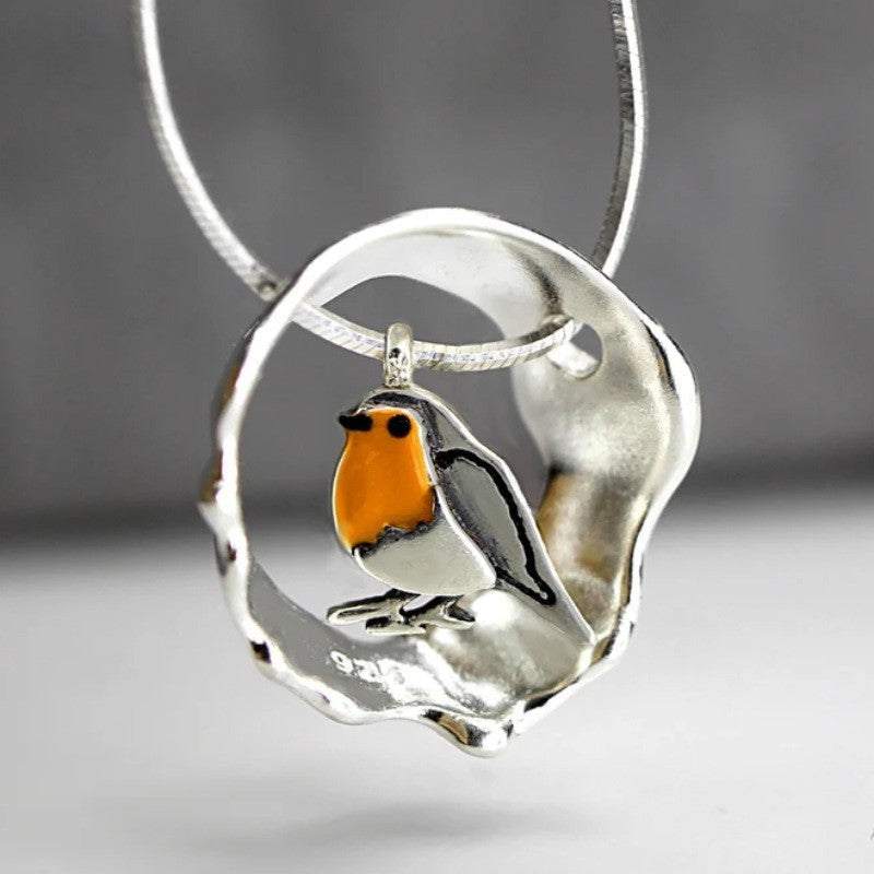 Collier avec un Rouge-gorge